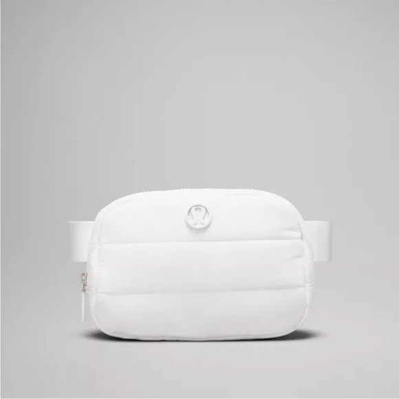 NEW⭐️LULULEMON Everywhere Belt Bag Large Wunder Puff 2L. Tote included. White. - Picture 2 of 9